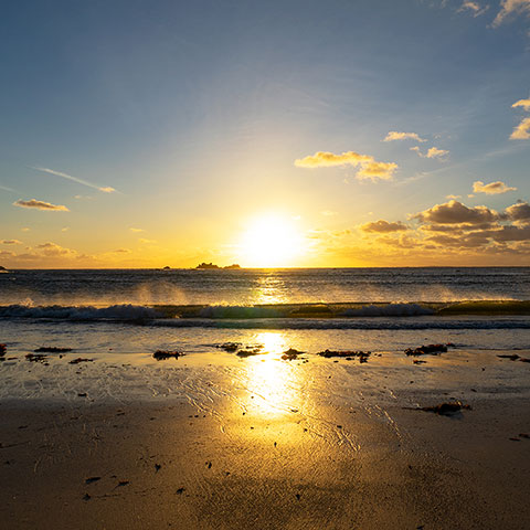 Coucher de soleil sur la plage de l’île Ségal à Plouarzel