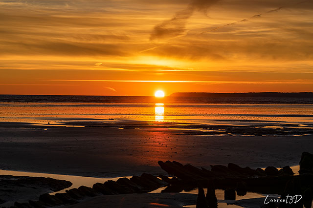 Coucher de soleil sur la plage de Kervijen à Plomodiern