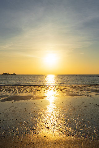 Coucher de soleil sur la plage de l’île Ségal à Plouarzel