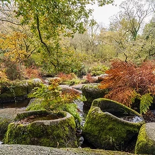 Jarres de pierre dans le Chaos de Mardoul.