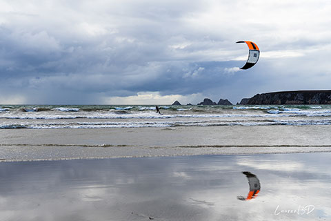 Kitesurfeur à Kerziguénou sur la presqu’île de Crozon