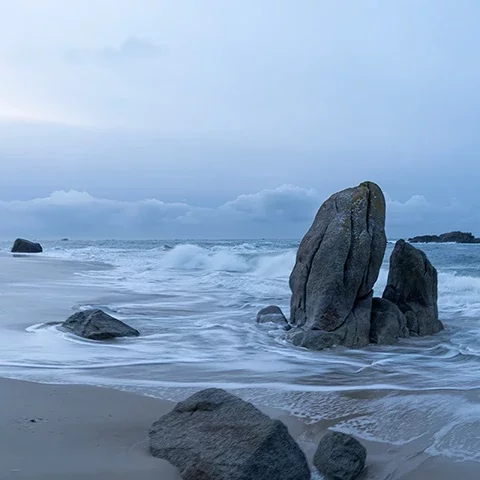 Pose longue sur la plage des Amiets, à Cléder.