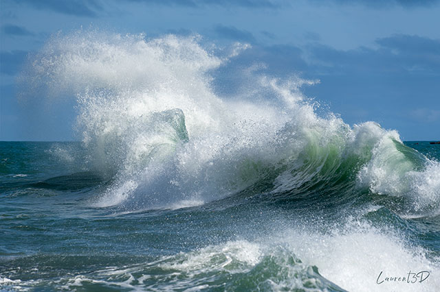 Écume et vent sur le littoral de Lesconil