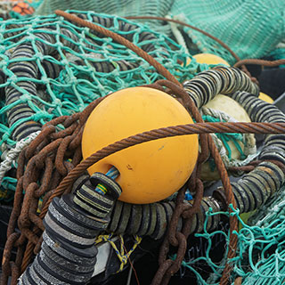 Tas de filets de pêche au Guilvinec