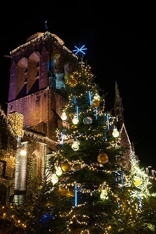 Illuminations de Noël autour de l’église de Locronan