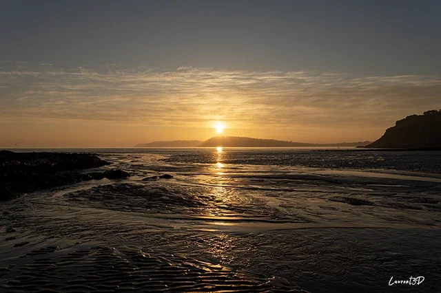 Coucher de soleil sur la plage de Postolonnec dans la presqu’île de Crozon